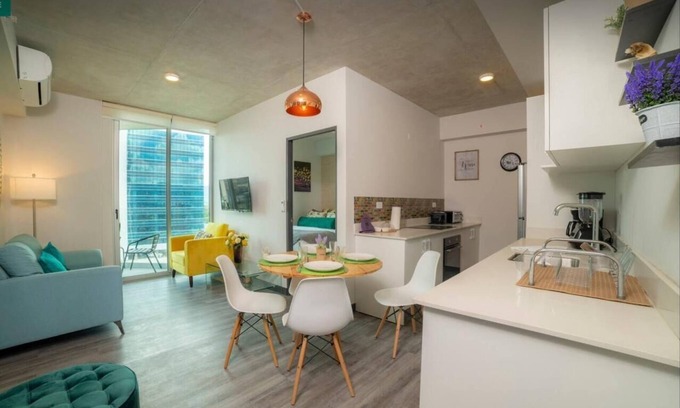 Mata Redonda Apartment | Dreamliner at 11s, City Views and Wonderland Vibes!
