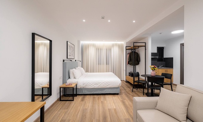 Nea Smirni House | Earos Urban Living