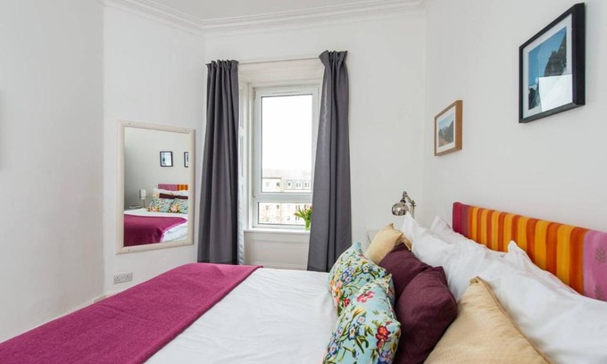 Morningside Apartment | Edinburgh Home with a View