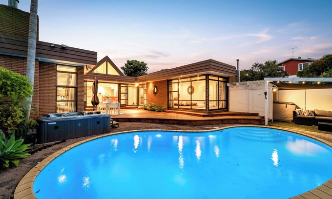 Milford House | Entertainers Paradise with pool, spa