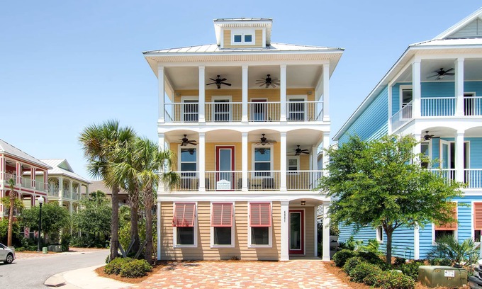 Villages of Crystal Beach House | 👑Four King Beds-Lagoon Pool-Hot Tub-Beach Trolley- 5BR House of Kings👑