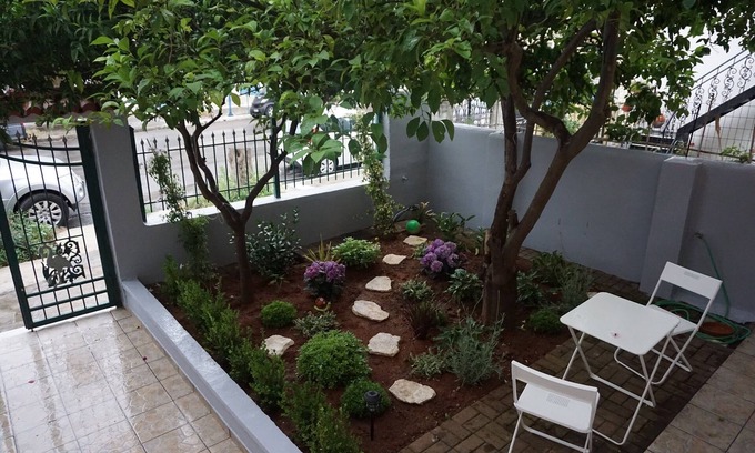 Kalamata House | Garden Family House