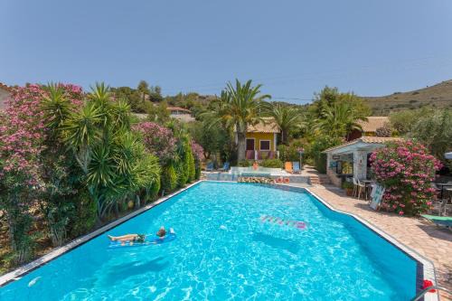 Kalamaki Apartment | Garden of Eden