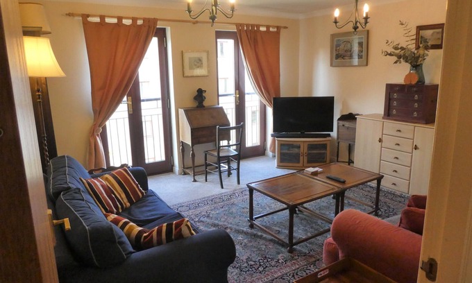 Tollcross Apartment | High Riggs, Tollcross, Old Town, Edinburgh