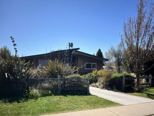 Albert Town House | Hikuwai Family Retreat - Albert Town Holiday Home