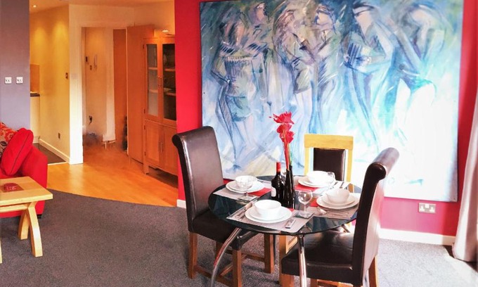 Edinburgh Apartment | Holyrood Park Views Apartment