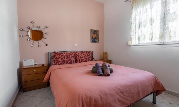 Larissa Apartment | Honey apartment LA