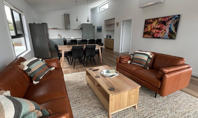 Binalong Bay House | HORIZON at BINALONG BAY Have fun with the whole family at this new beach house.