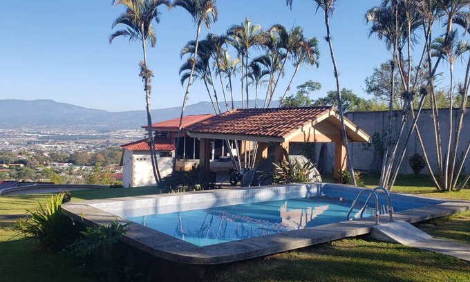 Escazu Hostel | Hostel ∙ 8 guests