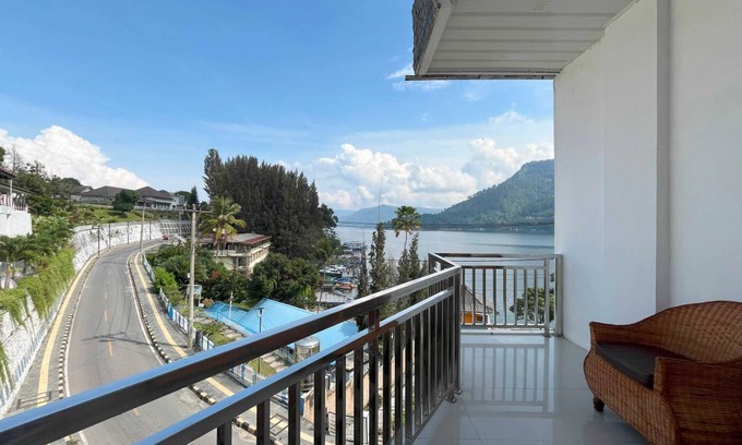Parapat Hotel | Hotel ∙ 8 guests