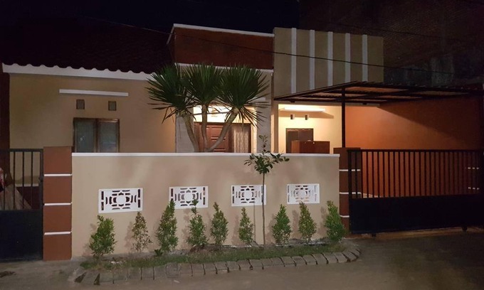 Malang House | House ∙ 3 bedrooms ∙ 7 guests