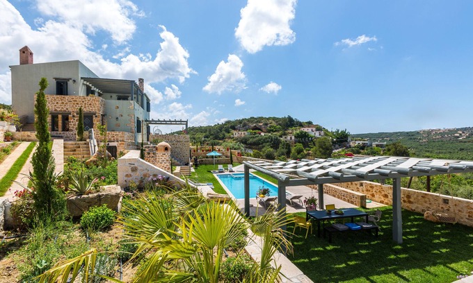 Achlades Villa | Impeccable stone-built villa, tastefully decorated, large garden, 50 m2 pool!