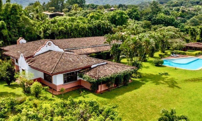 Santa Ana Villa | Independent villa 8BR 7 1/2 BTH Pool Fast WIFI sleeps 18 people
