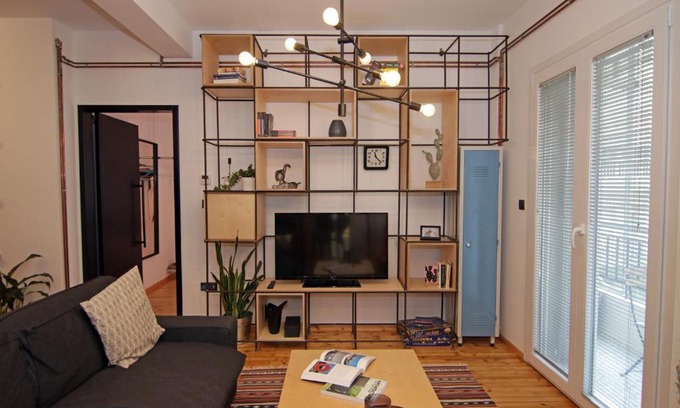 Thessaloniki City Centre Apartment | Kostas' Downtown Industrial Loft