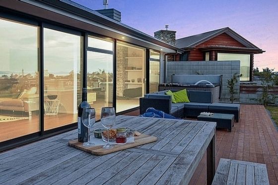 Rainbow Point House | Lakeside Estate - Rainbow Point Holiday Home