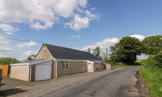 Mauchline Cottage | LARGIEHOLM, pet friendly, character holiday cottage in Mauchline