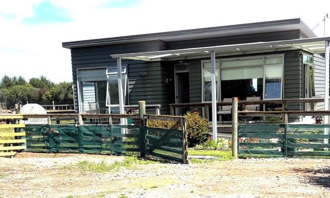 Halcombe Cottage | Makino Cottage - rural retreat