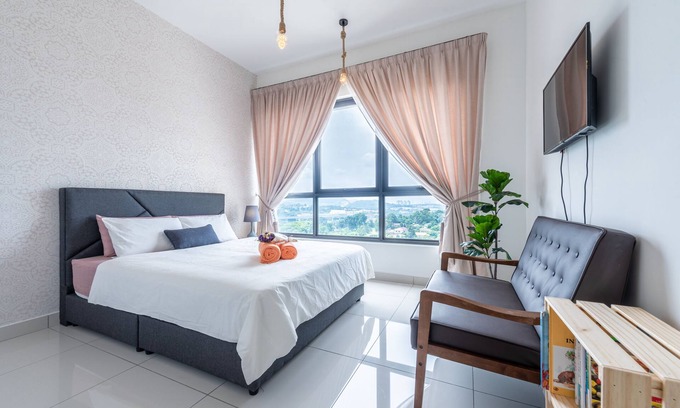 Sungai Buloh Condo | Mario's suite with direct MRT link & indulge in 50m infinity pool
