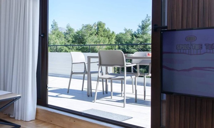 Khalandrion Apartment | Marousi Modern Green Oasis Apt w Amazing Balcony