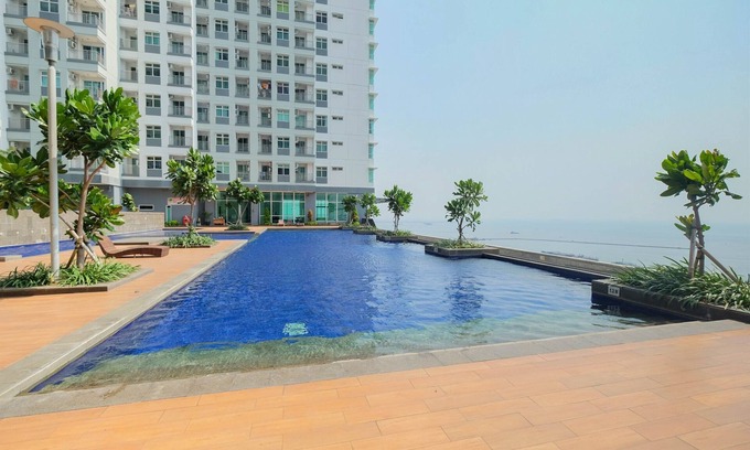 Pluit Apartment | Modern Look 1Br Green Bay Condominium Apartment