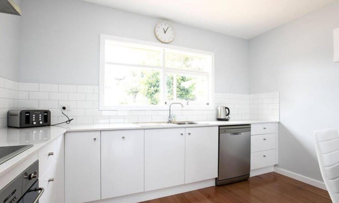Newstead Apartment | Perfect for Families and Groups With Views + Wi-Fi