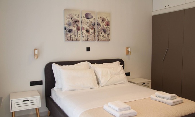 Marousi Apartment | Polyxenia's Warm & Cozy Apt - 5 min. from Mitera & Hygeia hospitals