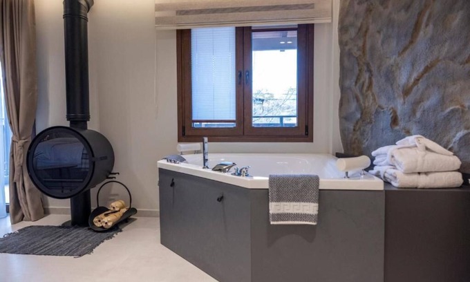 Kalambaka Apartment | Polyzos Luxury Suites Meteora #1 - Adults Friendly
