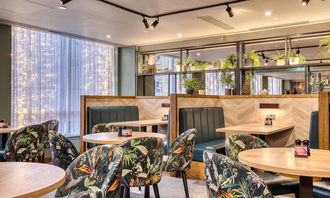 Stepps Hotel | Premier Inn Glasgow Stepps - M80 J3