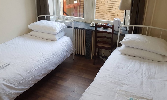 North West Hostel | Private Twin Room with Shared Facilities - Alba Self Catering
