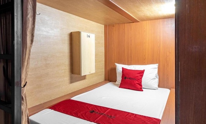 Chinatown House | RedDoorz Hostel near LTC Glodok