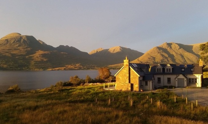 Strathcarron Cottage | Remote & awe-inspiring Sealgair Cottage. Pet-friendly, log burner, lochside.