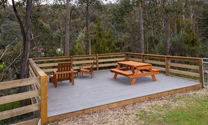 Longley House | River Rock Retreat Relaxing Country Spa Seclusion