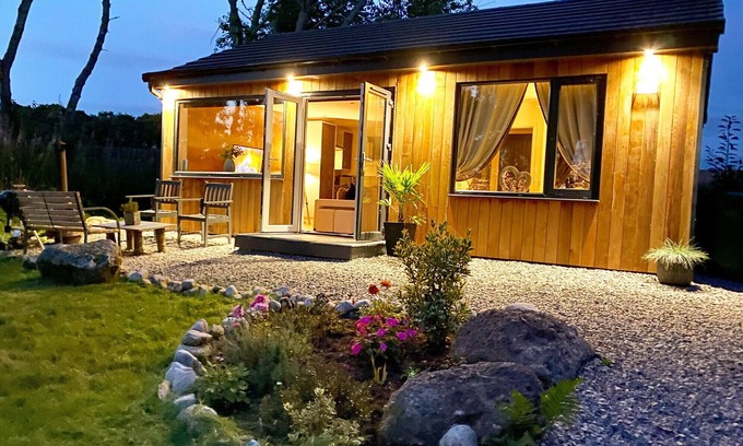 Knockbain House | Romantic, luxury lodge on the NC500 - Druid House Lodge