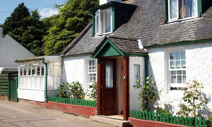 Strathpeffer Cottage | ROSE COTTAGE, pet friendly, character holiday cottage in Strathpeffer