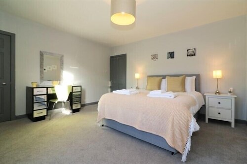Hamilton House | Signature - Burnbank House Hamilton