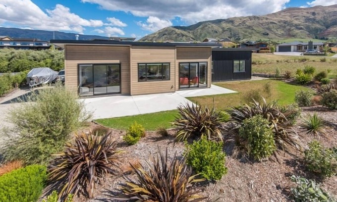 Wanaka House | Simply Stunning - Wanaka (FREE WI-FI)