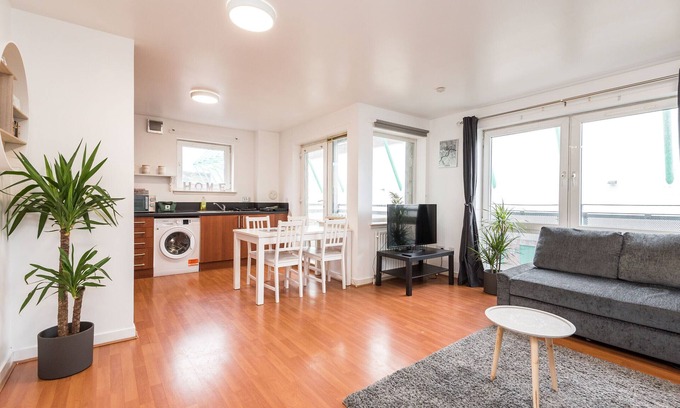 Seafield Apartment | Spacious 3 Bedroom Apartment - Free Parking - Edinburgh