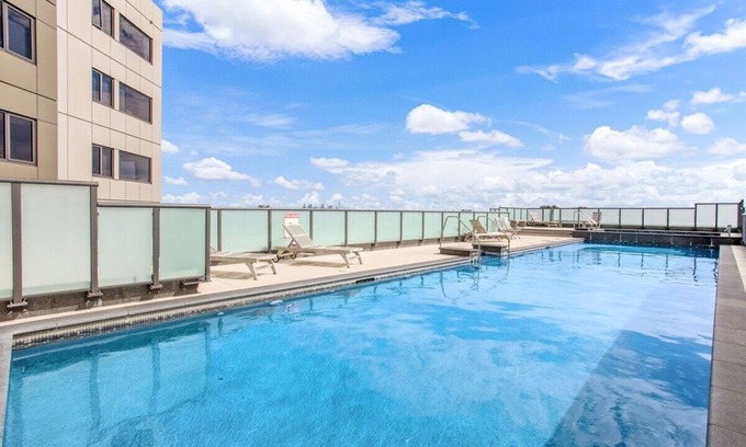 Takapuna Apartment | Spacious Luxury 1BR Great Views