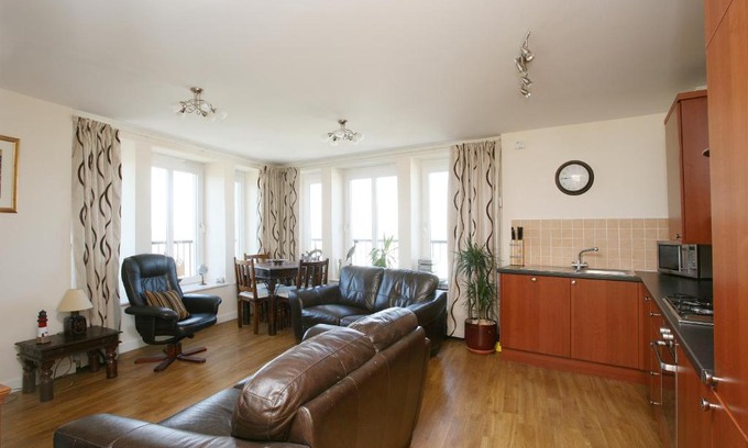 Newhaven Apartment | Stylish Sea View Apartment