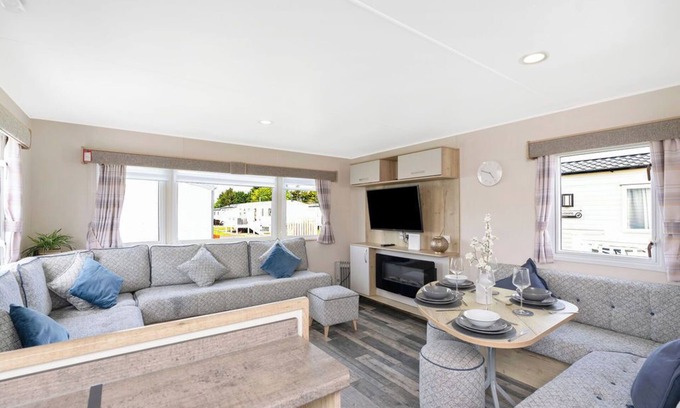 Prestonpans Apartment | swimming pool, entertainment complex, and children's play areas.