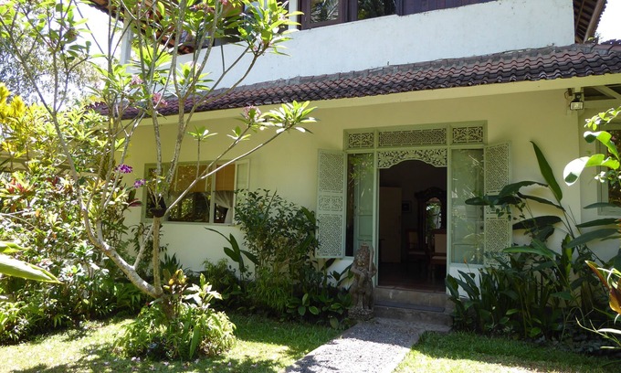 Ubud City-Centre Villa | The Garden Cottage 2 bedroom Villa, Quiet and Peaceful Retreat Near Central Ubud