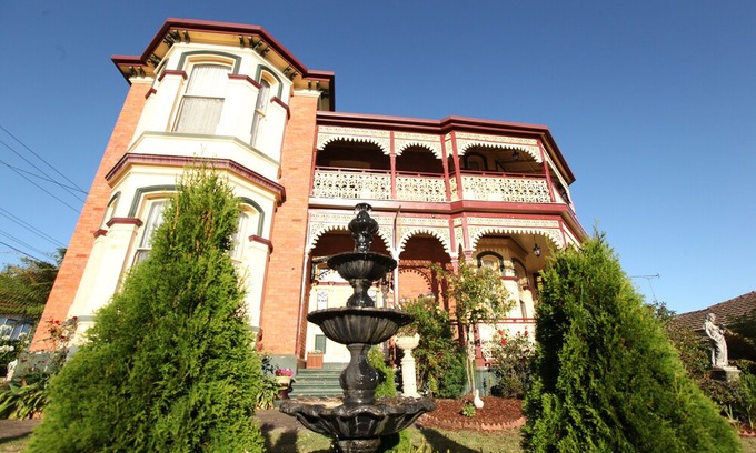 Devonport Bed & Breakfast | The Grand On Macfie