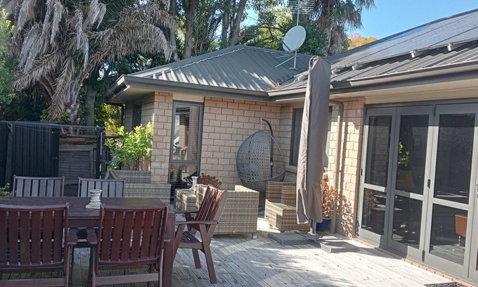 Whakatane House | Top Spot. Very central to town and all amenities. A 10 minute drive to Ohope,