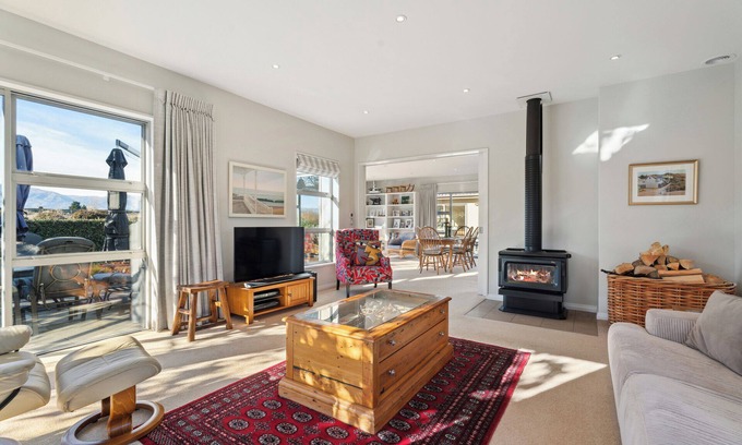 Albert Town House | Tranquil on Ribbonwood - Wanaka Holiday Home