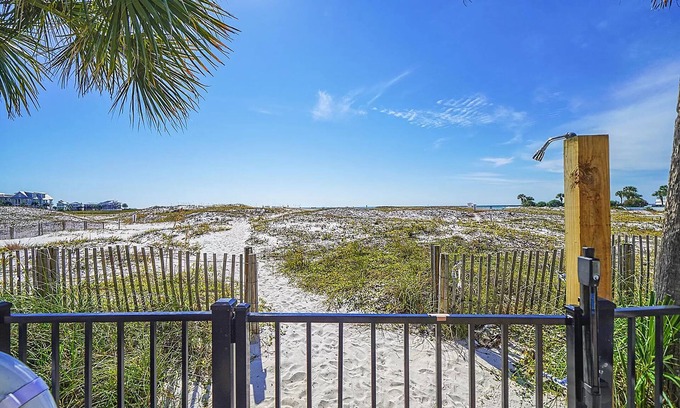 Holiday Isle Condo | ✨Updated Furnishings~Walk to Beach~Pool~Holiday Isle~2BR Poolside Villas #104