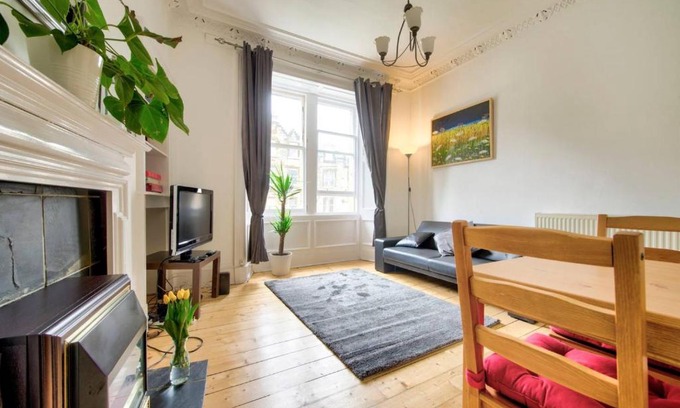 Marchmont Apartment | Victorian Apartment in Lively Marchmont