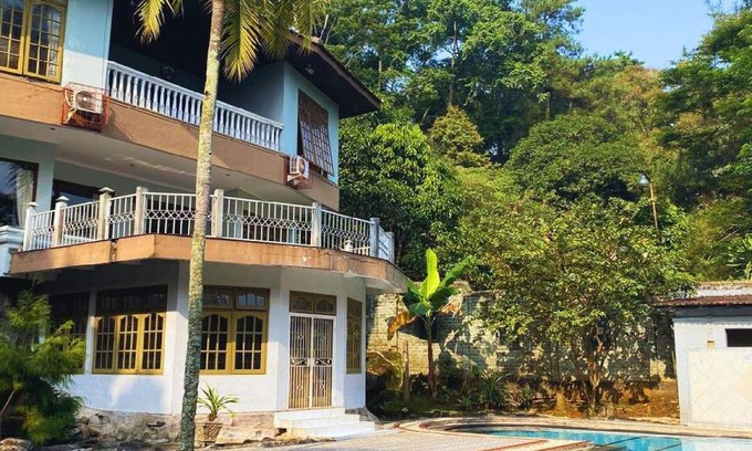Megamendung Villa | Villa ∙ 4 bedrooms ∙ 30 guests