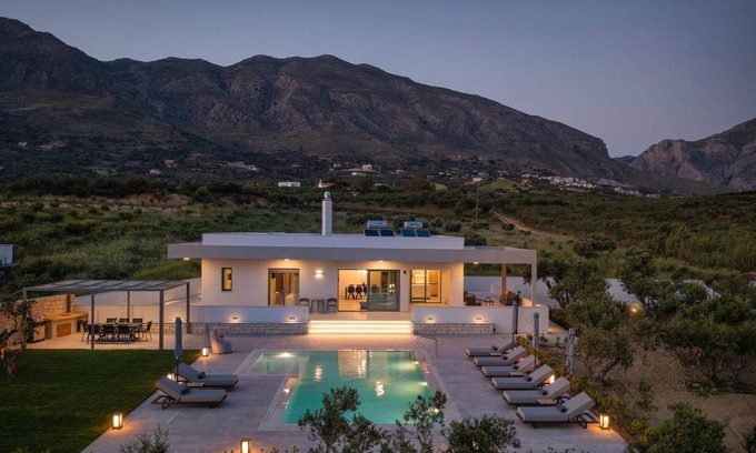 Lefkogeia Villa | Villa ∙ 4 bedrooms ∙ 9 guests