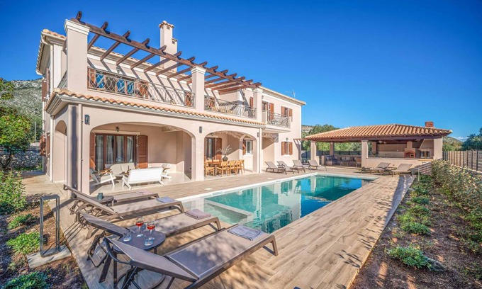 Thiramonas Villa | Villa ∙ 5 bedrooms ∙ 10 guests