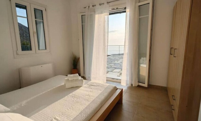 Syros House | Villa Saloustros